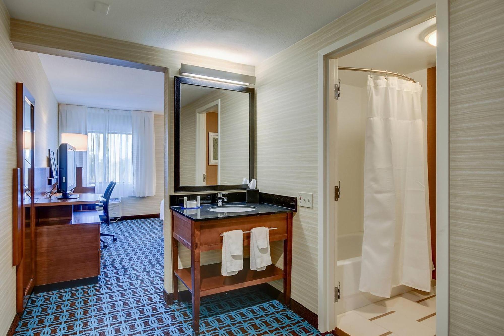 Fairfield Inn Portsmouth Seacoast Экстерьер фото